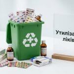 Головне зображення: безпечна утилізація протермінованих ліків в Україні, спеціальний контейнер для медичних відходів.